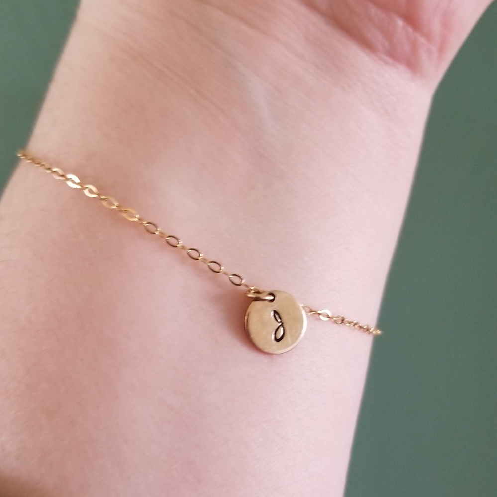 Dainty Initial "J" bracelet